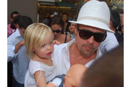 2006 wurde das erste leibliche Kind von Brangelina geboren: Shiloh. Das kleine Mädchen begleitete ihre Eltern schon früh ins...