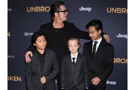 Aus Kindern werden Leute. Gemeinsam mit Vater Brad Pitt besuchen Pax, Shiloh und Maddox die 