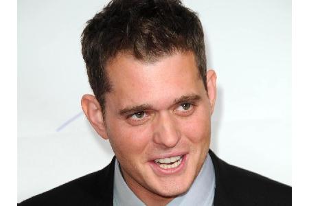 Viele Fans zeigten sich entsetzt, als ein Twitter-Foto von Sänger Michael Bublé auftauchte, auf dem er einen Maiskolben vers...