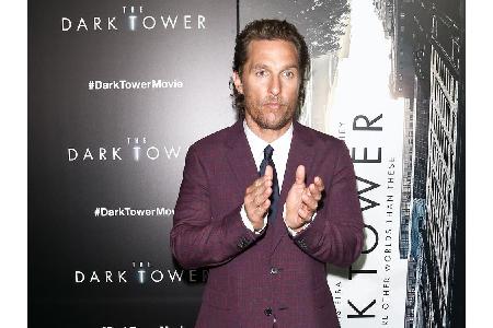 Skurriler geht's immer: Matthew McConaughey kann angeblich durch keine Drehtür gehen, ohne dass es ihm dabei eiskalt den Rüc...