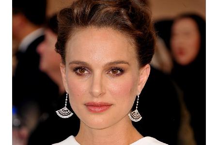 Unter Mysophobie, der Angst vor Bakterien, Keimen und Viren, sollen angeblich Natalie Portman und Cameron Diaz leiden. Betro...