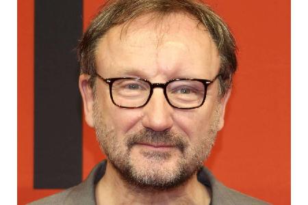 Und Rainer Bock spielt den Kommandant der Marinebasis in der französischen Hafenstadt La Rochelle. Ausgestrahlt wird die Ser...
