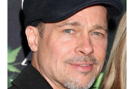 Auch Stars wie Brad Pitt (53) haben mal klein angefangen: Der Schauspieler verdiente sich einst als verkleidetes Hähnchen da... Auch Stars wie Brad Pitt (53) haben mal klein angefangen: Der Schauspieler verdiente sich einst als verkleidetes Hähnchen da...