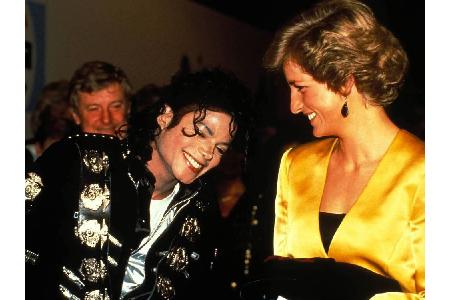 Die ganze Welt lag ihr zu Füßen: Prinzessin Diana. Auch die Promis scharten sich um die Königin der Herzen. Michael Jackson ... Die ganze Welt lag ihr zu Füßen: Prinzessin Diana. Auch die Promis scharten sich um die Königin der Herzen. Michael Jackson ...