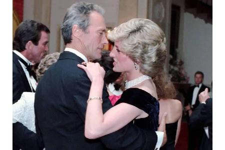 Einige durften sogar ein Tänzchen mit ihr wagen wie hier Leinwand-Legende Clint Eastwood während eines Gala-Dinners im Weiße...