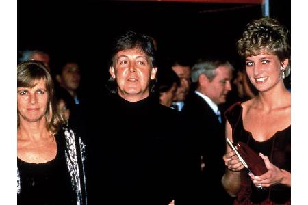 Ex-Beatle Paul McCartney gab Diana und ihren beiden Söhnen im Januar 1993 sogar ein kleines Privatkonzert im Rahmen einer Vi...