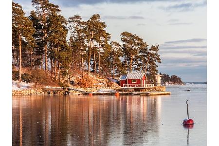 Knapp 450.000 Quadratkilometer groß und keine zehn Millionen Einwohner... Zu eng wird es den Schweden sicherlich nicht. Fall...