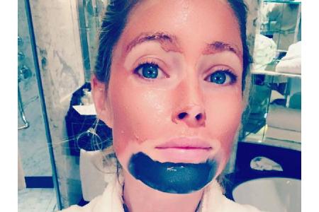 Das niederländische Topmodel Doutzen Kroes (32) ist ein absoluter Beauty-Profi und kombiniert gleich mehrere Gesichtsmasken:...
