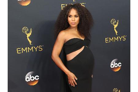 Sexy! Kerry Washington bewies 2016, dass auch Hochschwangere Haut zeigen können und wählte ein Kleid mit Cut-Outs.