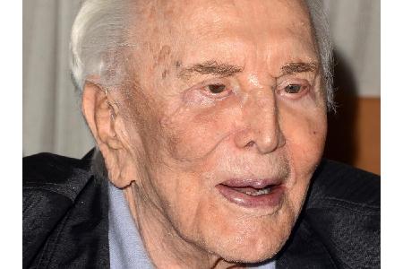 Zum Schluss nochmal ein echtes Highlight: Der 100-jährige Kirk Douglas kam als Issur Danielovitch Demsky auf die Welt. Er is...