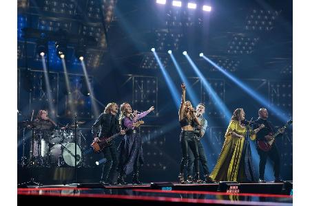 Zwei der erfolgreichsten Künstler des Jahres auf einer Bühne: The Kelly Family und Helene Fischer.