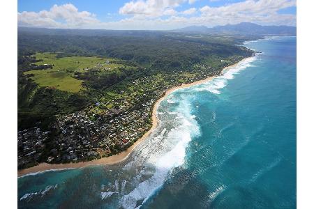 Oahu ist die kleine Schwester von Honolulu. Sparfüchse, die einmal auf den größten Wellen Hawaiis surfen wollen, kommen hier...