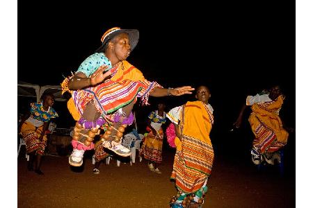 Das Motto in Uganda lautet: Hauptsache laut! Im ostafrikanischen Staat ist es Brauch, kurz vor Mitternacht das alte Jahr mit...