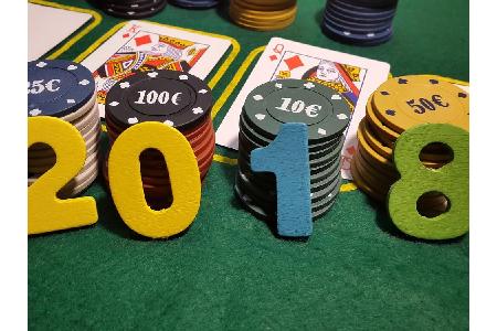 Die Griechen zocken an Silvester hingegen, als gäbe es kein Morgen. Egal ob in der Familie oder im Casino - die Würfel müsse...