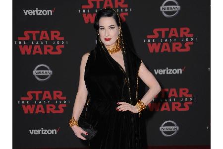 Burlesque-Model Dita Von Teese (45) stolzierte ebenso über den roten Teppich.