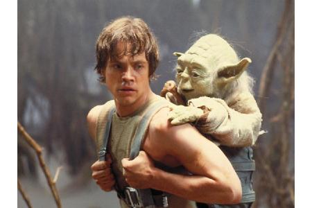 Zwischen Teil vier und fünf erlitt Mark Hamill schwere Gesichtsverletzungen bei einem Autounfall. Der gesamte Anfang von 