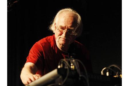 Er fand sein Ende am 5. September in einem Musikstudio: Holger Czukay, Mitbegründer und Bassist der Band Can, starb mit 79 J...