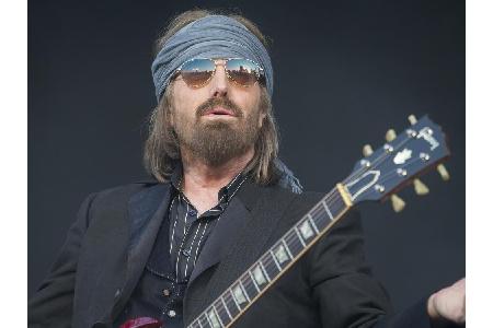 Ein Schock für die Musikwelt: Am 2. Oktober wurde der 66-jährige Rock-Star Tom Petty nach einem Herzstillstand in ein Kranke...