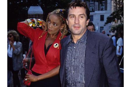 ...auch mit seiner Ex-Freundin, der Schauspielerin Toukie Smith (62), hat der Schauspieler doppelten Leihmutter-Nachwuchs be...