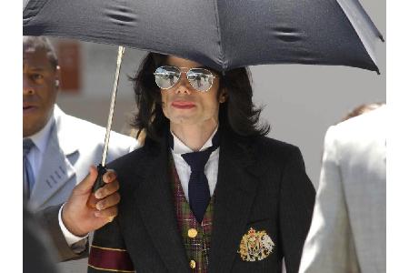 Von 1996 bis 1999 war Michael Jackson (1958-2009) mit Debbie Rowe verheiratet. Aus dieser Ehe stammen die Kinder Prince (*19...