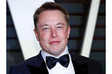 Eine Zeit lang konnte Elon Musk (46) Schauspielerin Amber Heard (31) von sich überzeugen. Aber wohl nicht mit seinem Modeges...