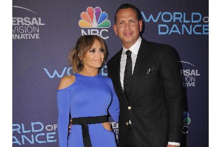 Liebesglück für Jennifer Lopez! Nach drei gescheiterten Ehen schwebt die Latina-Queen seit Anfang des Jahres auf Wolke siebe... Liebesglück für Jennifer Lopez! Nach drei gescheiterten Ehen schwebt die Latina-Queen seit Anfang des Jahres auf Wolke siebe...