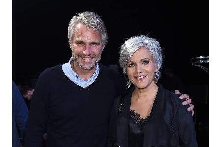 Erst der neue Look, dann die neue Liebe: Im November machte Moderatorin Birgit Schrowange ihre Beziehung offiziell und schwä...