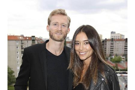 Fußballer André Schürrle fand im Jahr 2017 sein Glück: Mit einem süßen Foto auf Instagram machte er die Beziehung mit Model ...
