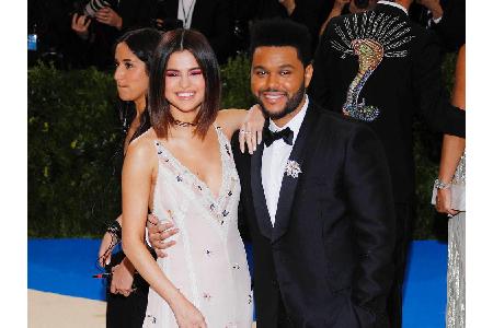 Selena Gomez und The Weeknd waren DAS Promi-Paar des Jahres: Im Januar gab es die ersten Gerüchte, im April niedliche Instag...