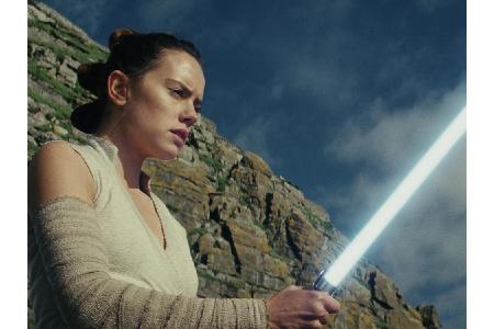 Für Rey (Daisy Ridley) hat der steinige Weg zur Erlangung der Macht gerade erst begonnen. Den Schergen der Ersten Ordnung um...