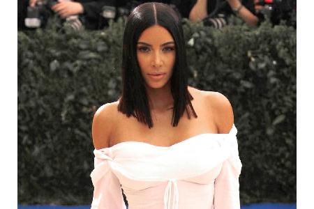 Kim Kardashian (37) verabschiedete sich von ihren kurzen dunklen Haaren.