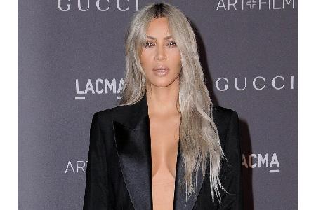 Mit platinblonder Haarverlängerung veränderte die Zweifach-Mama ihren Look. Das Färben der Haare soll mehr als 13 Stunden ge...