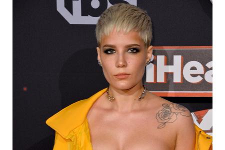 Sängerin Halsey (23) beschloss es genau andersrum zu machen.