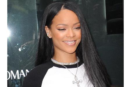 Rihanna trennte sich kurz von ihren langen Haaren.