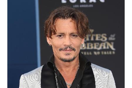 So kennen wir den Schauspieler normalerweise. Johnny Depp (54) mit zerzauster Kurzhaarfrisur.