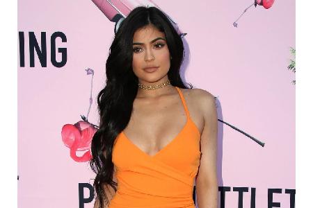 Kylie Jenner (20) zeigte ihren Fans auf ihrer App bereits ihre Perücken-Kollektion.