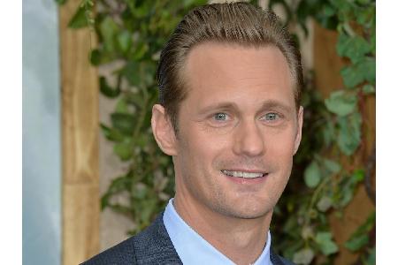 Alexander Skarsgård (41) - normalerweise mit vollem blonden Haar...