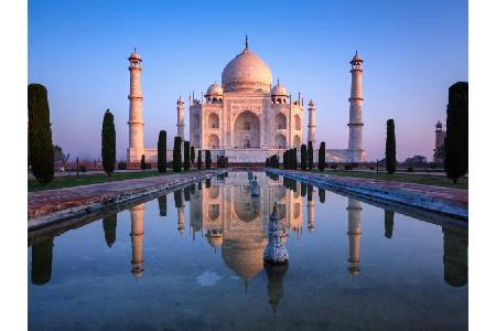Unfassbare 80 Millionen Menschen drängen sich jedes Jahr auf das Gelände des Taj Mahal - die Hälfte davon Inder. Um der Mass...