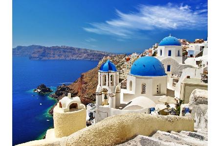Tagestouristen, die per Kreuzfahrtschiff anreisen und nur für wenige Stunden bleiben, machen es der Kykladen-Insel Santorini...