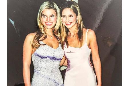 Dieses Bild von Sängerin Jessica Simpson und Schauspielerin Sarah Michelle Gellar wurde wahrscheinlich 2001 aufgenommen. Dam...