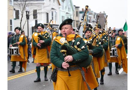 ...Boston lässt es die irisch-amerikanische Gemeinde ordentlich krachen. In der US-Metropole, die kulturell wohl am meisten ...