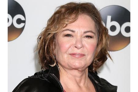 Mit 18 Jahren bekam Roseanne Barr ihre Tochter. Schweren Herzens gab die Schauspielerin die Kleine zur Adoption frei, da sie...