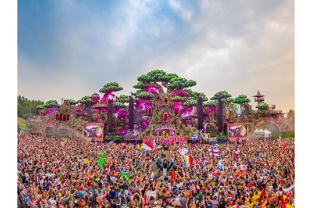 Eines der begehrtesten Elektro-Festivals ist das Tomorrowland in Boom, Belgien. 180.000 Besucher strömen jedes Jahr auf das ...