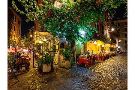 Abends schwingen wir uns ein letztes Mal auf die Vespa und überqueren den Tiber nach 