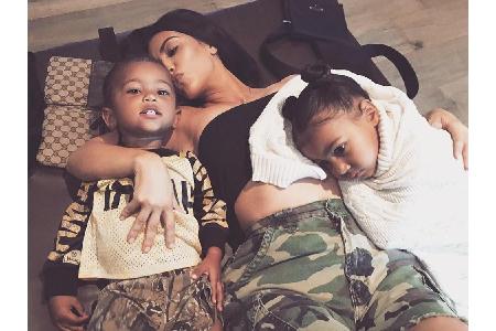 Saint (2, l.), North (4) und Chicago, den Kindern von Kim Kardashian (37) und Kanye West (40), mangelt es an Nichts. North s...