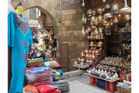 Das Besondere des Chan el-Chalili Bazars in Kairo sind nicht nur die feinen Gold- und Silberarbeiten, sondern die Tatsache, ...