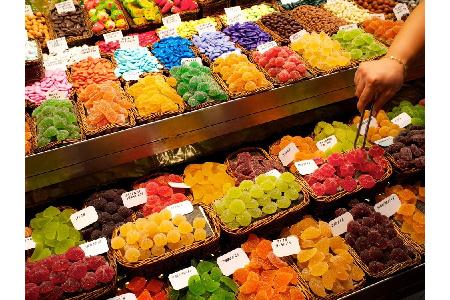 La Boqueria, Barcelona (Spanien): Die Markthallen in der Hauptstadt Kataloniens sind die berühmtesten Europas. Tausende Mens...