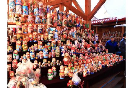 Der Markt mit dem wohl unaussprechlichsten Namen überhaupt befindet sich in Moskau - der Izmailovsky Markt. Zwischen Matrios...