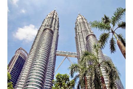 Die bekannteste Sehenswürdigkeit der Stadt, wenn nicht sogar des ganzen Landes, sind die Petronas Towers. Mit ihrer Höhe von...