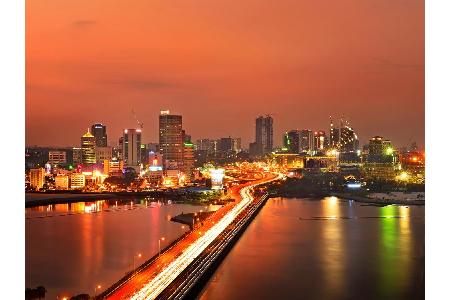 ...die Hafenstadt Johor Bahru (Deutsch: 